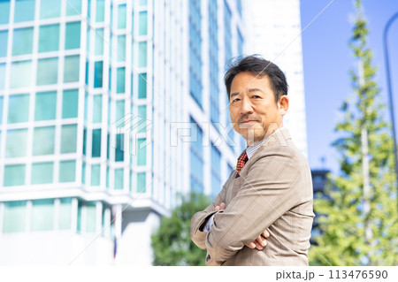 ビジネスマン　ビル　不動産 113476590