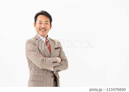 ビジネス　男性　ポートレート　白バック 113476600