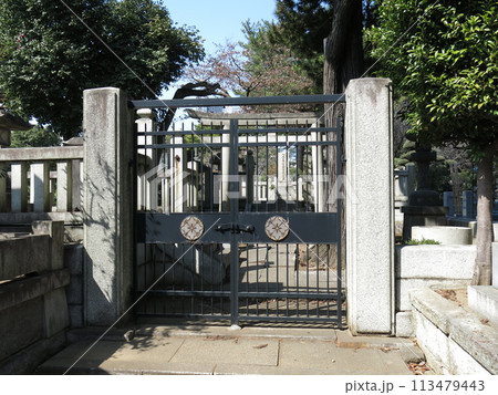 文京区の護国寺にある三条実美の墓 113479443