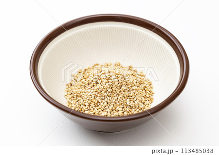 すり鉢と煎り胡麻 113485038