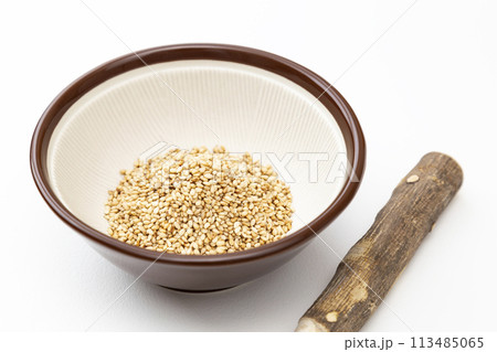 すり鉢と煎り胡麻 113485065