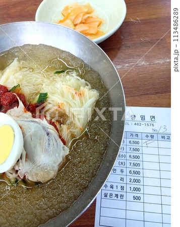 韓国・プサンの釜山式冷麺ミルミョン 113486289