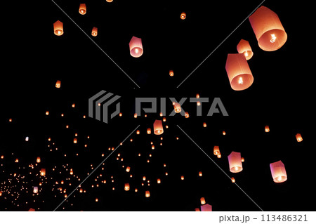 コムローイ　タイ・チェンマイのランタンフェスティバル 113486321