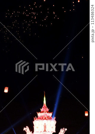 コムローイ　タイ・チェンマイのランタンフェスティバル 113486324