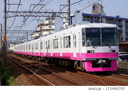 新津田沼駅付近の直線を走る新京成電鉄8800形車両 新津田沼駅付近の直線を走る新京成電鉄8800形車両 113486705