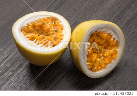 イエローパッションフルーツ 113487023