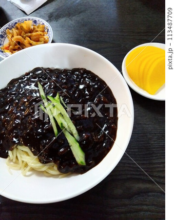 韓国・ソウルで食べたジャージャー麺 113487709