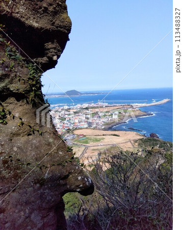 韓国・済州島の城山日出峰(ソンサンイルチュルボン) 韓国・済州島の城山日出峰(ソンサンイルチュルボン) 113488327