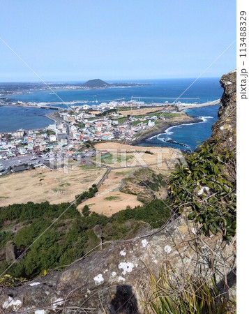 韓国・済州島の城山日出峰(ソンサンイルチュルボン) 韓国・済州島の城山日出峰(ソンサンイルチュルボン) 113488329