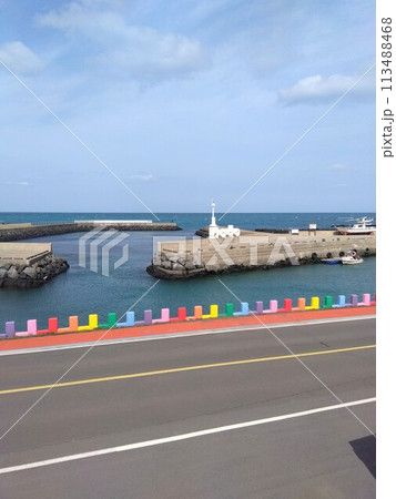 韓国・済州島の海岸道路 113488468