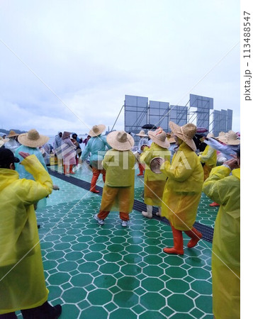 韓国・珍島の海割れ祭り 韓国・珍島の海割れ祭り 113488547