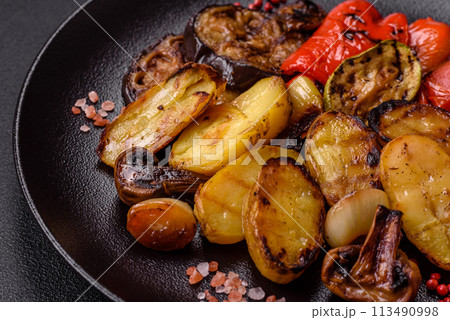 Delicious juicy grilled vegetables potatoes, tomatoes, peppers, eggplant 113490998