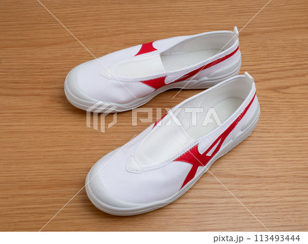 学校の上履き 113493444