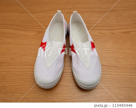 学校の上履き 113493446