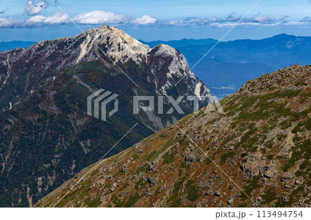 南アルプス・仙丈ヶ岳への登りから見る甲斐駒ヶ岳 113494754
