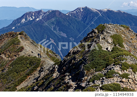 南アルプス・仙丈ヶ岳から見る鳳凰三山 113494938