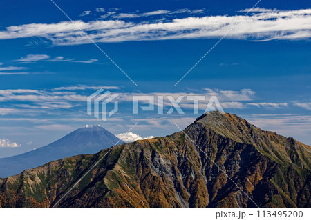 南アルプス・仙丈ヶ岳から見る富士山と北岳 113495200