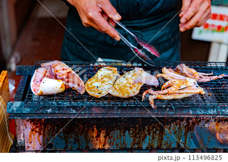 呼子朝市通りの浜焼き 呼子朝市通りの浜焼き 113496825