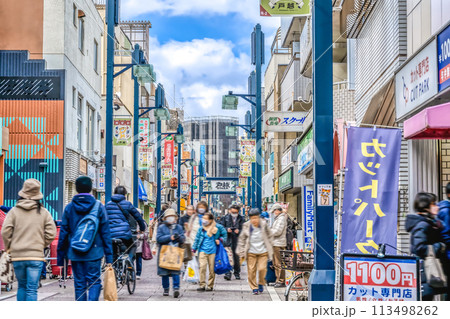 東京都品川区の都市風景　戸越銀座駅　戸越銀座商店街 113498262