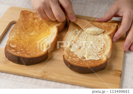 サンドイッチ 作る 工程 チーズ トマト ハム サンドイッチ 作る 工程 チーズ トマト ハム 113499681