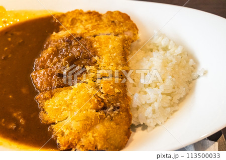 サクサクのトンカツをのせたカツカレー サクサクのトンカツをのせたカツカレー 113500033