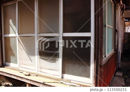 朽ちていく廃屋(1) 朽ちていく廃屋(1) 113500231