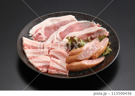 さくらポークの皿盛り・高級豚スライスの皿盛り・美味しい焼肉用豚皿盛り・焼肉用豚肉＆ウインナーの皿盛り 113500436