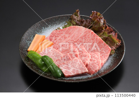 黒毛和牛肉盛合せ・高級な霜降り和牛スライスの皿盛り 黒毛和牛肉盛合せ・高級な霜降り和牛スライスの皿盛り 113500440