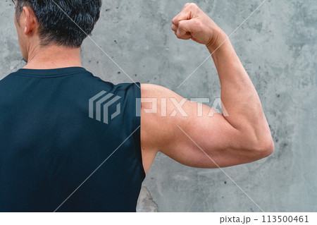 男性　筋肉　 113500461