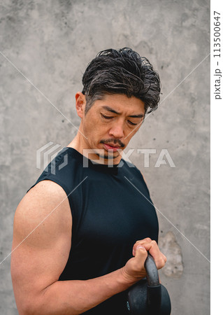 40代　男性　フィットネス　筋トレ 113500647
