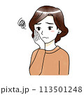 困った表情の中年女性の水彩風イラスト 困った表情の中年女性の水彩風イラスト 113501248
