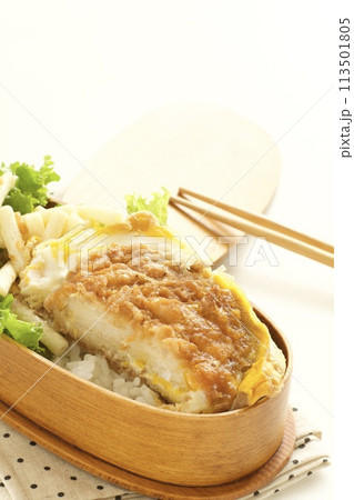 カツ丼弁当 113501805