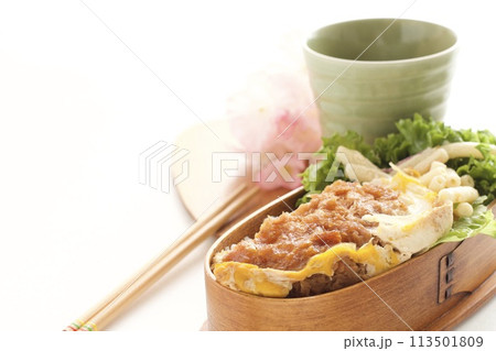 カツ丼弁当 113501809