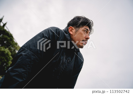 ランニング　ジョギング　息切れ　男性 113502742