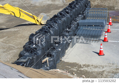 積み土のうによる土留め 積み土のうによる土留め 113503202