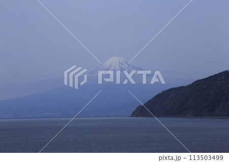 駿河湾越の富士山 113503499