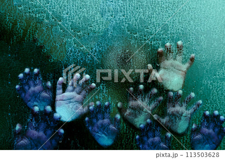 子供の幽霊イメージ 手がいっぱい 子供の幽霊イメージ 手がいっぱい 113503628