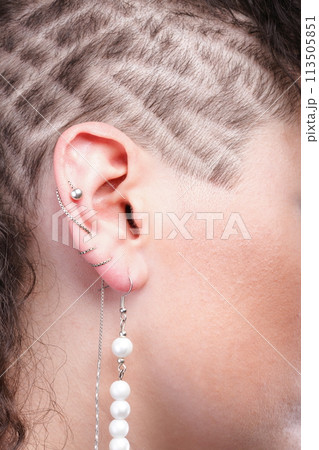 Ear super piercing woman Ear super piercing woman 113505851