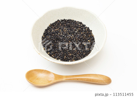 白背景に黒胡麻 113511455