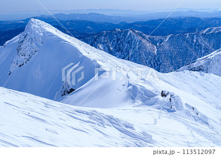 (群馬県)厳冬期の谷川岳山頂・トマノ耳 (群馬県)厳冬期の谷川岳山頂・トマノ耳 113512097