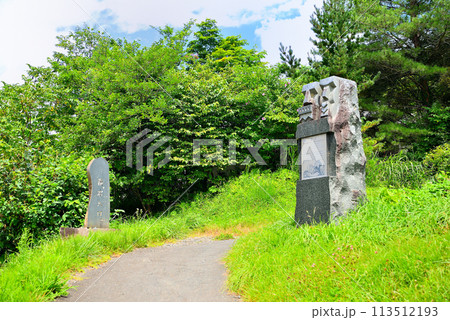 東北・遠野・続石・遠野物語で知られるパワースポット続石、入口の風景・岩手県遠野市(2) 113512193