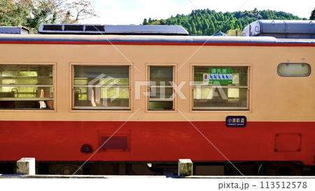 小湊鉄道月崎駅に停車する車両 113512578