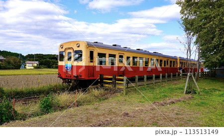 小湊鉄道上総久保駅に停車する車両 小湊鉄道上総久保駅に停車する車両 113513149