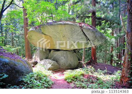 東北・遠野・続石・遠野物語の逸話に残る、不思議で倒れそうなバランスで立つ巨岩・岩手県遠野市(5) 113514363