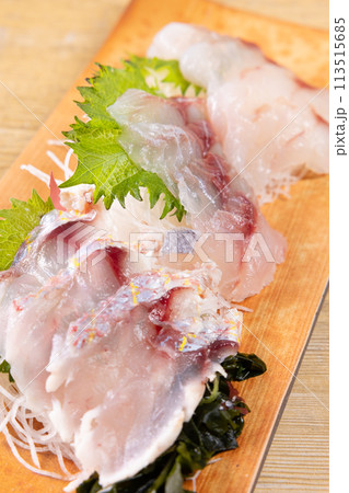 おいしい白身魚の刺身三種盛り おいしい白身魚の刺身三種盛り 113515685