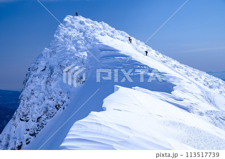 (群馬県)厳冬期の谷川岳山頂・トマの耳 (群馬県)厳冬期の谷川岳山頂・トマの耳 113517739