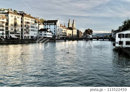 夕方のチューリッヒ リマト川とグロスミュンスター(Evening of Zurich) 夕方のチューリッヒ リマト川とグロスミュンスター(Evening of Zurich) 113522450
