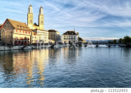 夕方のチューリッヒ リマト川とグロスミュンスター(Evening of Zurich) 夕方のチューリッヒ リマト川とグロスミュンスター(Evening of Zurich) 113522453
