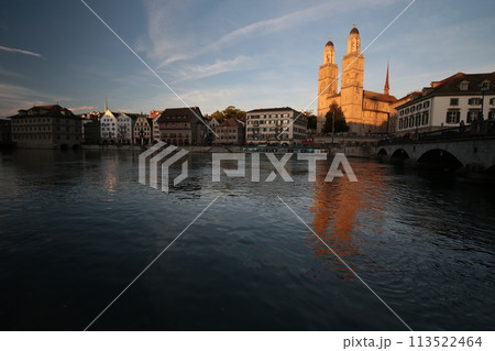 夕方のチューリッヒ リマト川とグロスミュンスター(Evening of Zurich) 夕方のチューリッヒ リマト川とグロスミュンスター(Evening of Zurich) 113522464