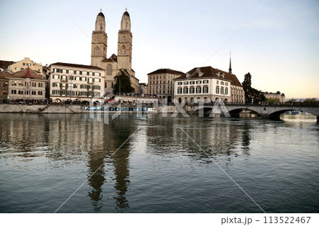 夕方のチューリッヒ リマト川とグロスミュンスター(Evening of Zurich) 夕方のチューリッヒ リマト川とグロスミュンスター(Evening of Zurich) 113522467